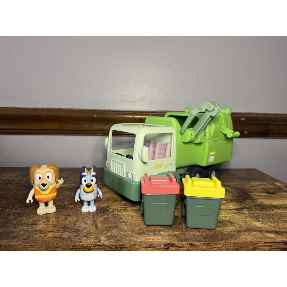 Bluey Garbage Truck Set w Figures & Accessories